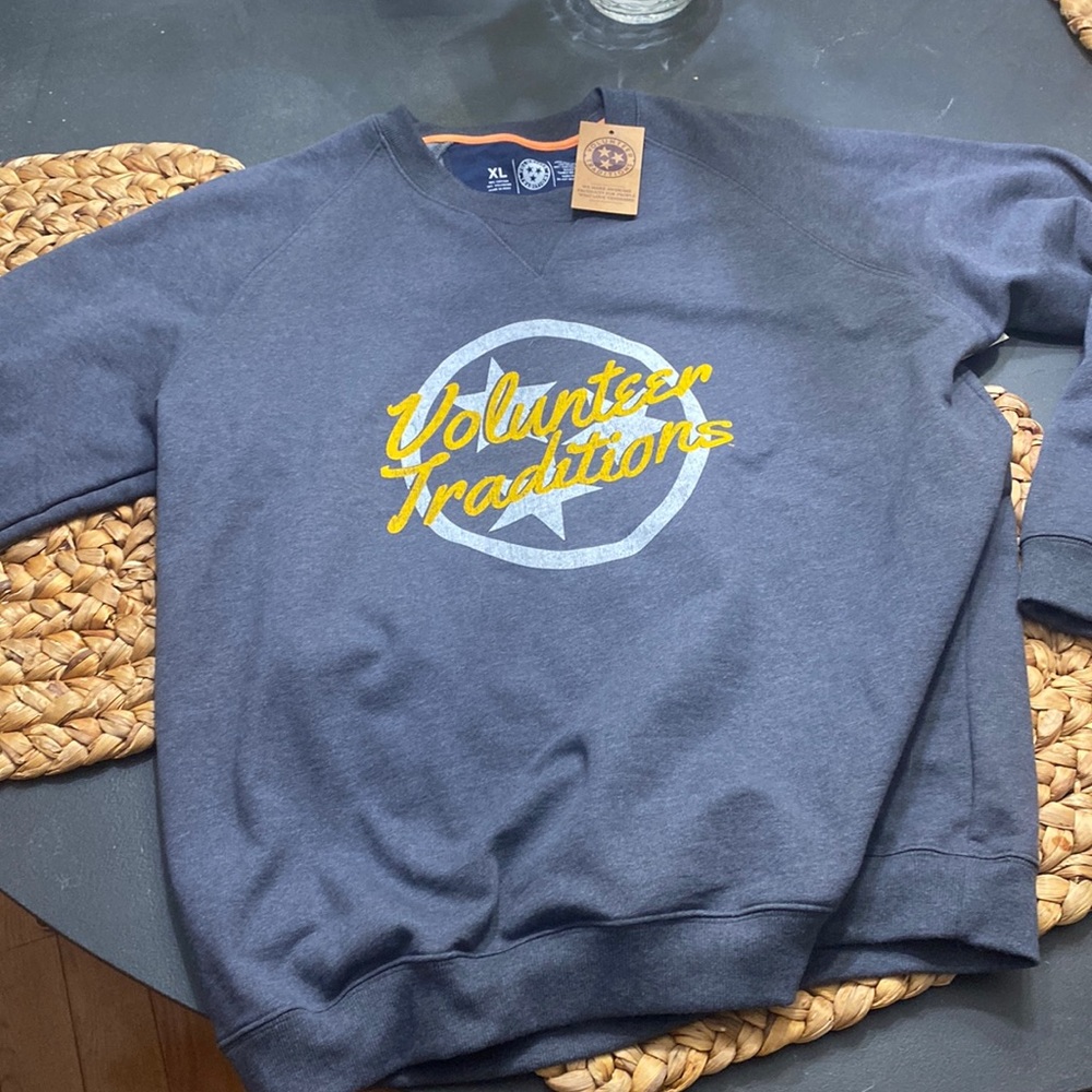 Brand new volunteer traditions XL crewneck gray